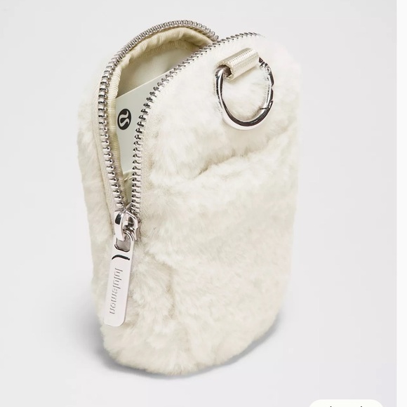 ✨NWT Lululemon Clippable Nano Pouch
Plush Fleece - Picture 4 of 10